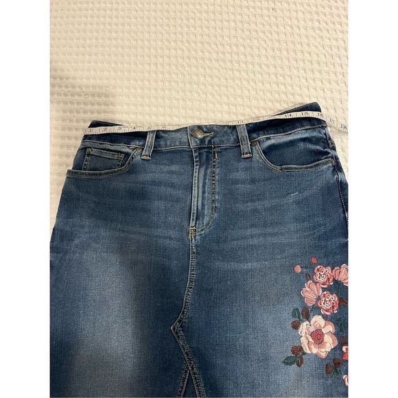 Seven7 Jean Skirt with embroidered flowers size 10 - Picture 5 of 10